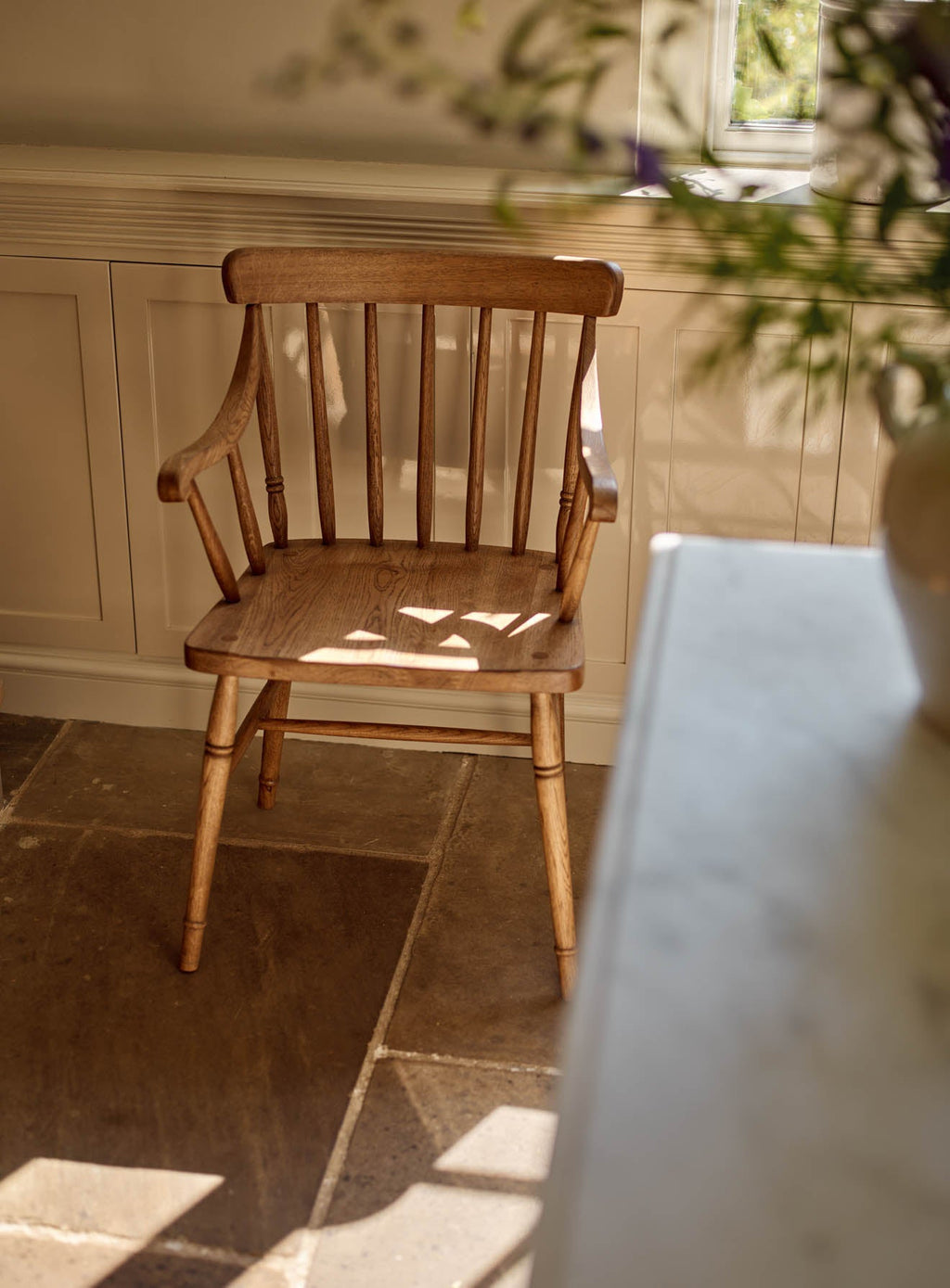 Chaise Turner en chêne sculpté