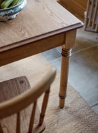 Table à manger carrée en chêne Stanton