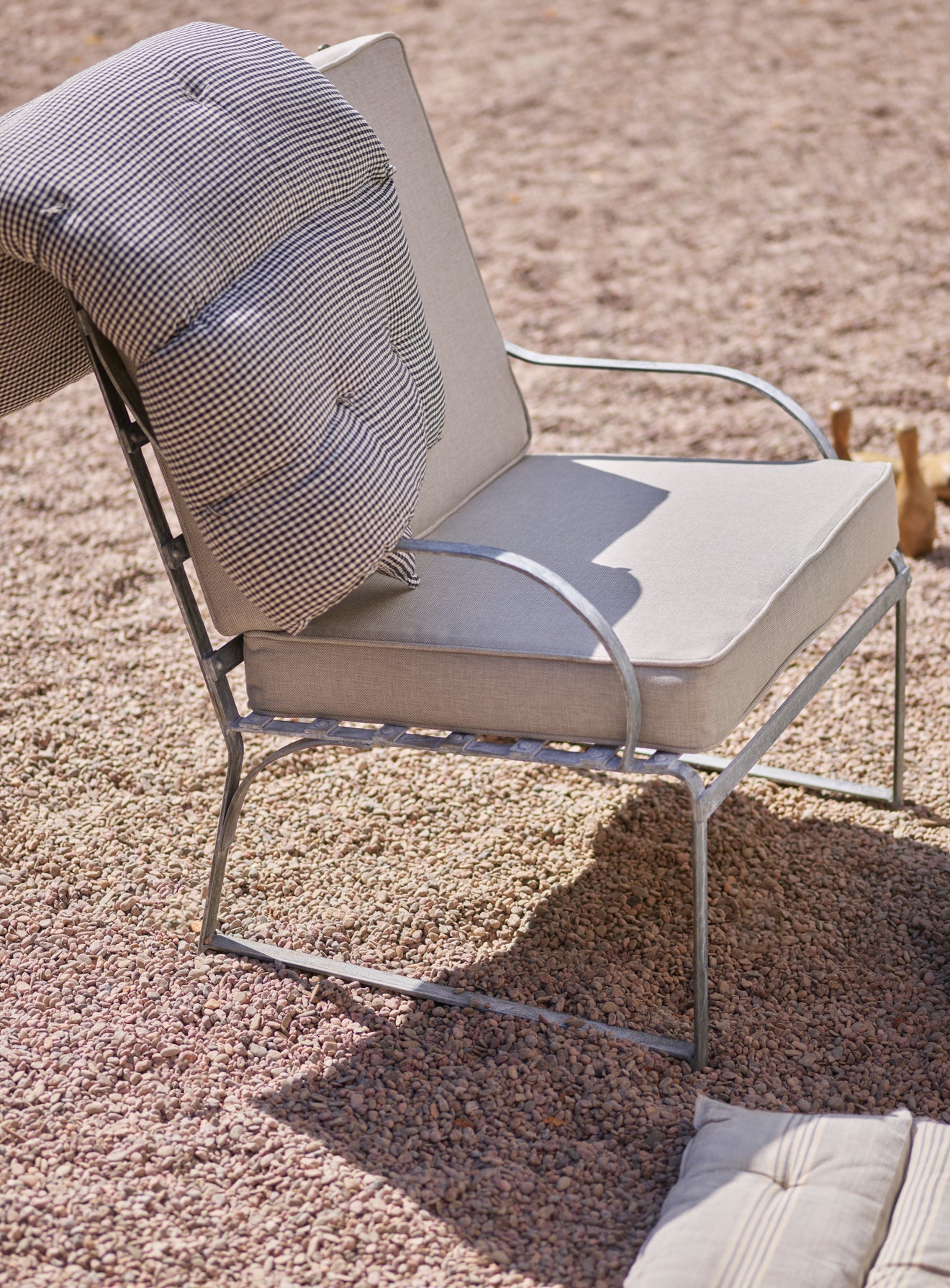 Coussin de mobilier de jardin Sudbury, rayures bleu marine