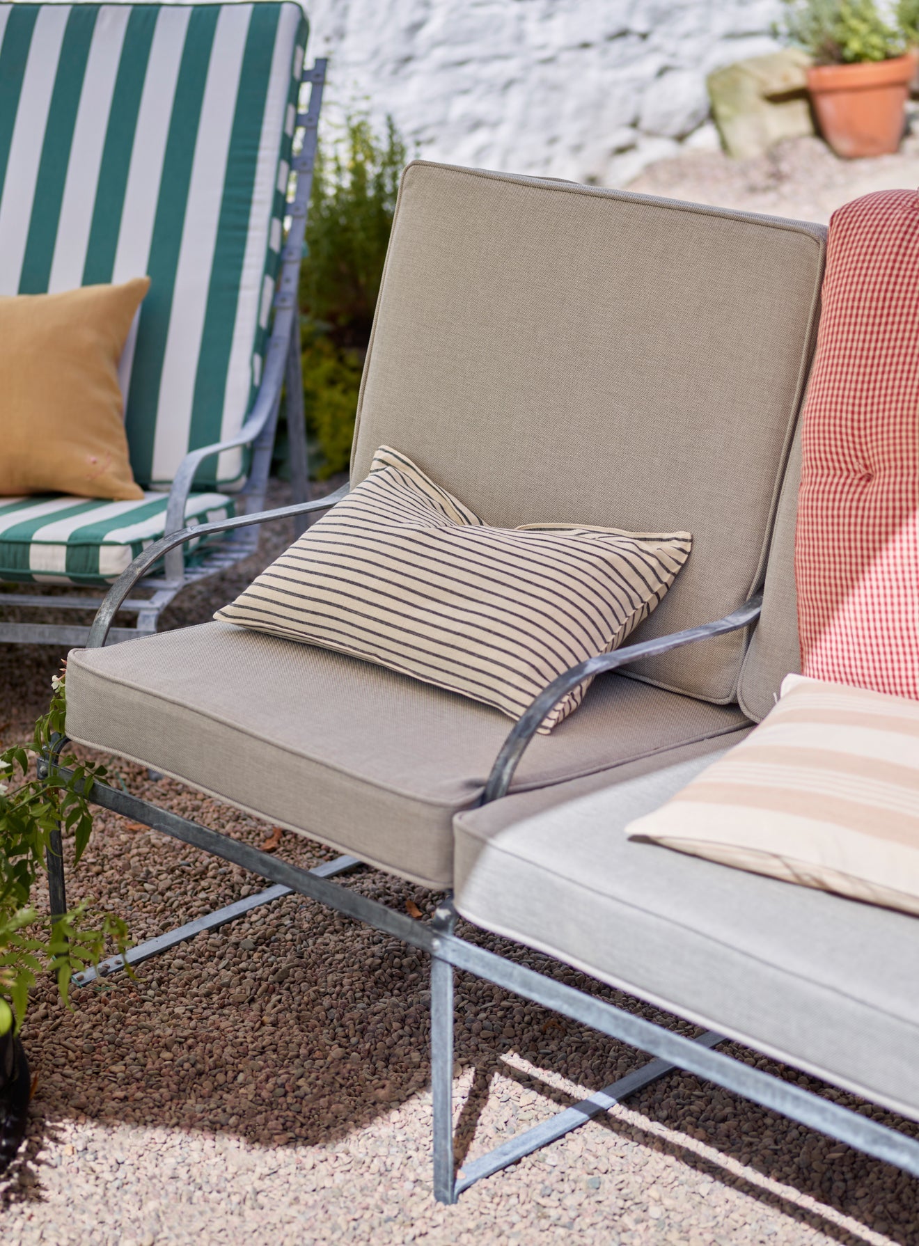 Coussin de mobilier de jardin Sudbury, rayures bleu marine
